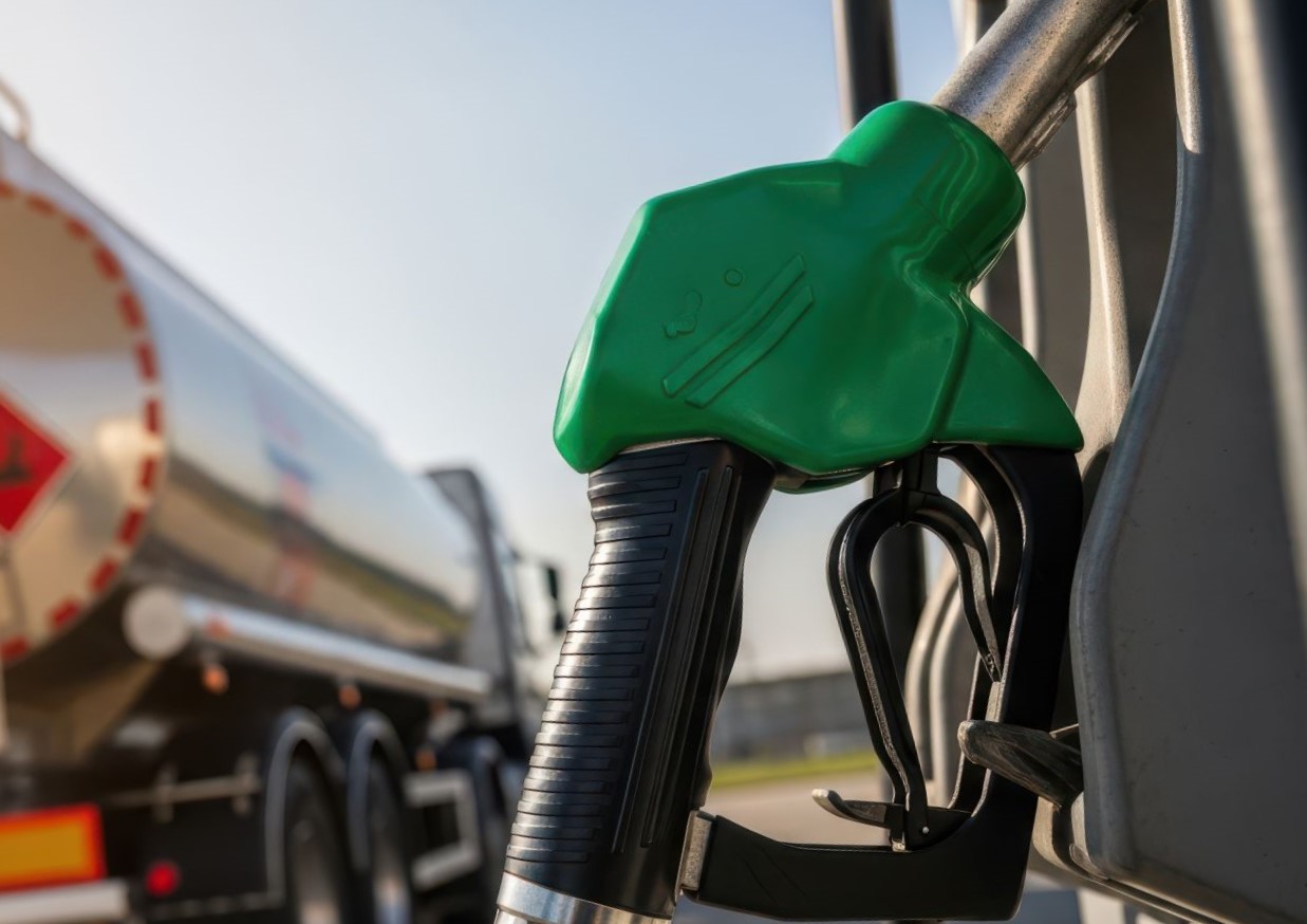 Government Increases Petrol by Rs. 5, Diesel by Rs. 30 for July 18